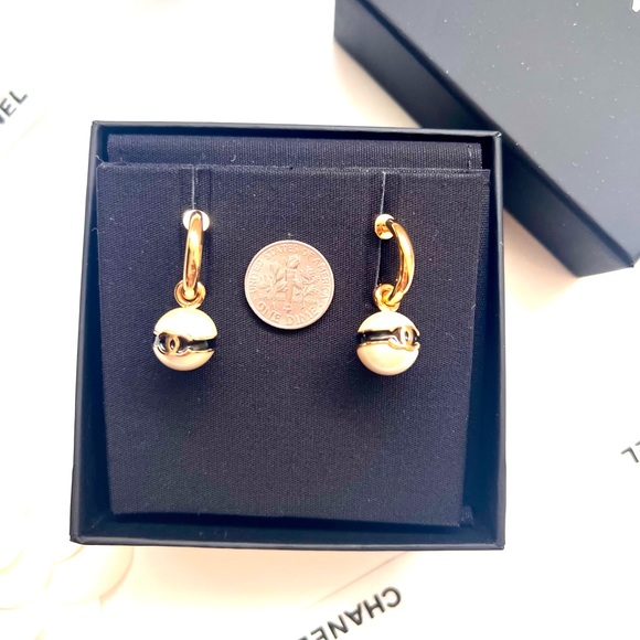 🔥CHANEL Pearl Drop Earrings - Picture 5 of 7